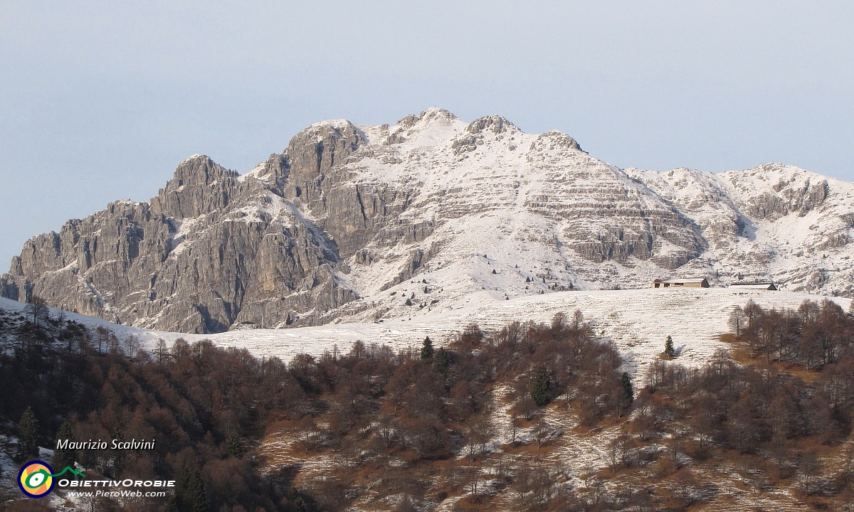 44 Il massiccio Zuccone dei Campelli...JPG